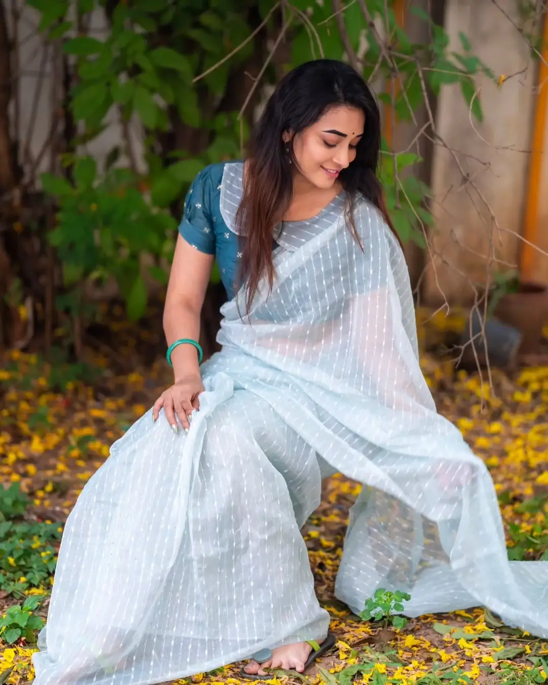 Beautiful Indian Actress Bhanu Shree in Blue Saree